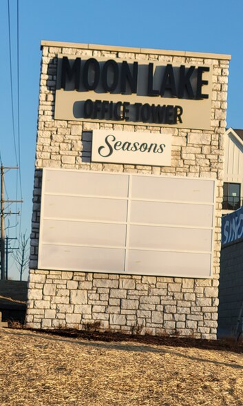 More Photos Of 1721 Moon Lake Blvd, Hoffman Estates Office For Lease