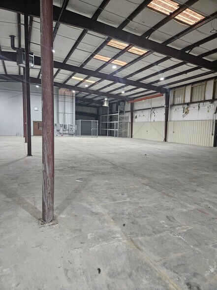 More Photos Of 1512 Hooker Rd, Greenville Showroom For Sale