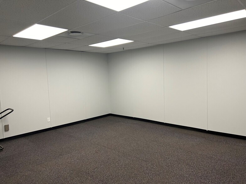 More Photos Of 215 Williamson Ave, Opelika Manufacturing For Lease