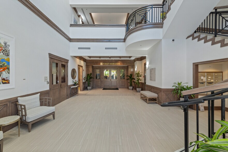 More Photos Of 599 9th St N, Naples Medical For Lease