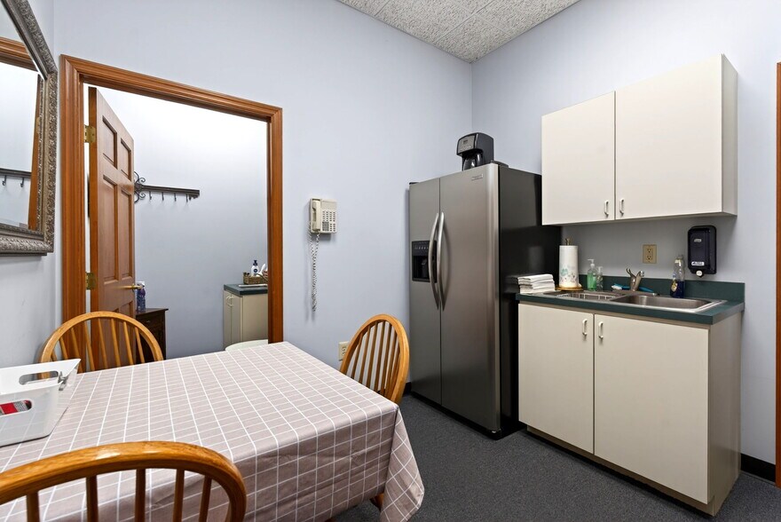 More Photos Of 1964 N Lakeman Dr, Bellbrook Medical For Sale