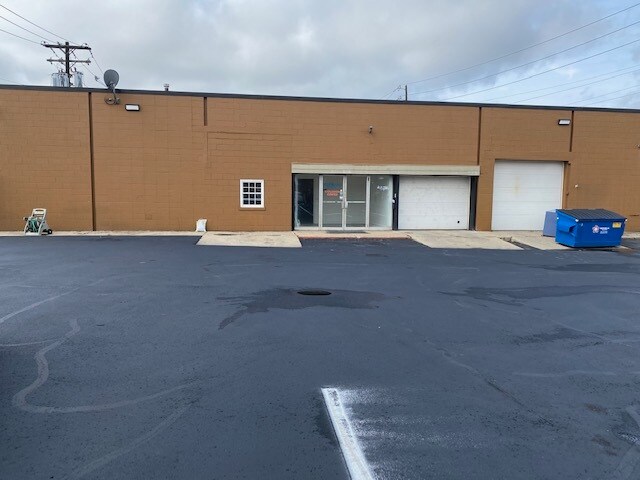 More Photos Of 5306-5312 N Keystone Ave, Indianapolis Showroom For Lease