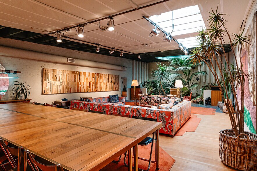 More Photos Of 607 E 4th St, Los Angeles Showroom For Lease