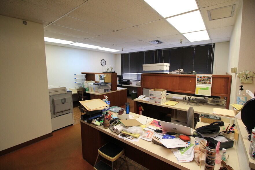 More Photos Of 1628 Democrat St, Honolulu Warehouse For Sale