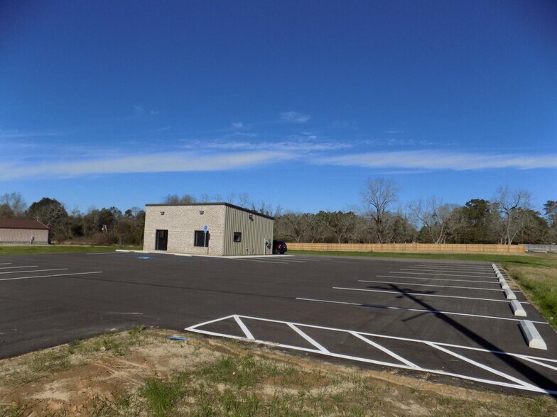 More Photos Of 1575 W Central Ave, Wiggins Office For Sale