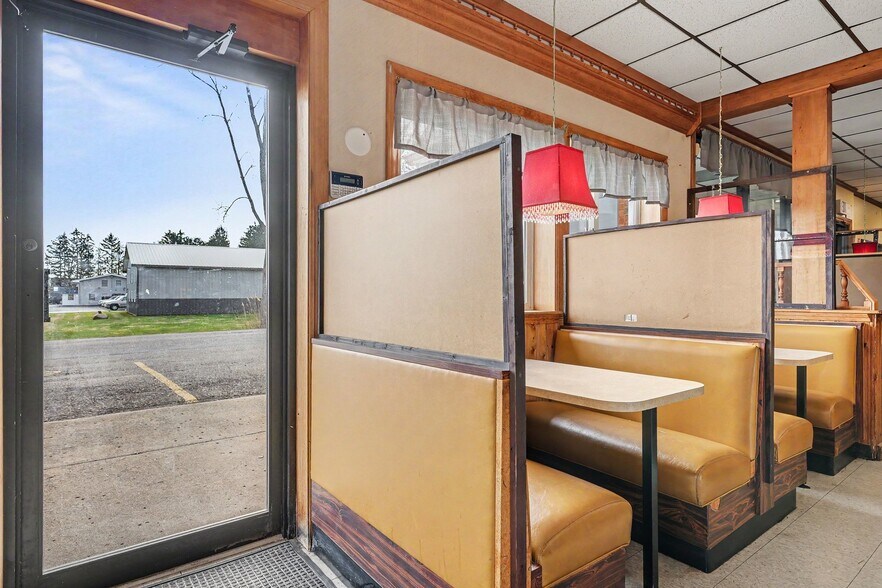 More Photos Of 552 Rt-104, Ontario Restaurant For Sale