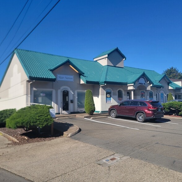 Primary Photo Of 130 NW 19th St, Newport General Retail For Sale
