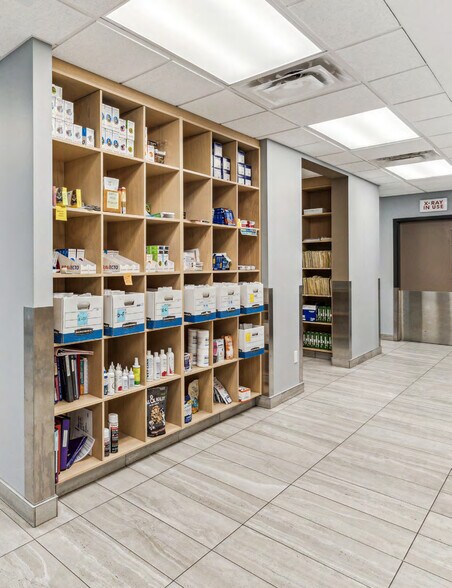 More Photos Of 4 Pine St N, Thorold Veterinarian Kennel For Sale