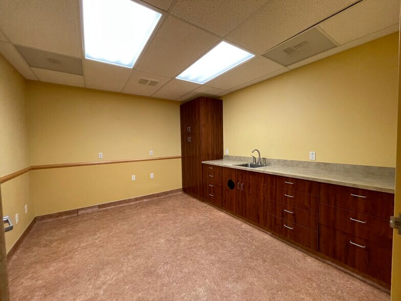 More Photos Of 20696 Bond Rd NE, Poulsbo Medical For Lease