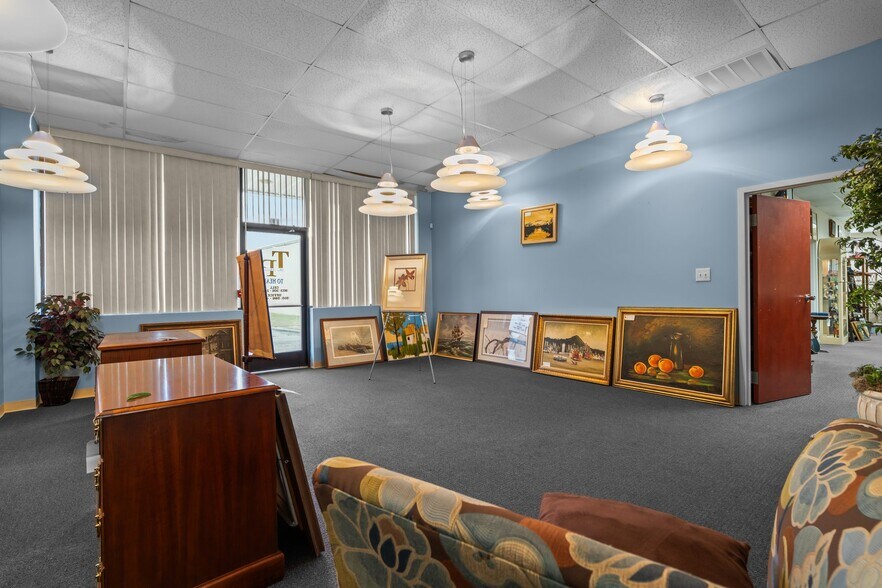 More Photos Of 161 Dawkins St, Aberdeen Showroom For Sale