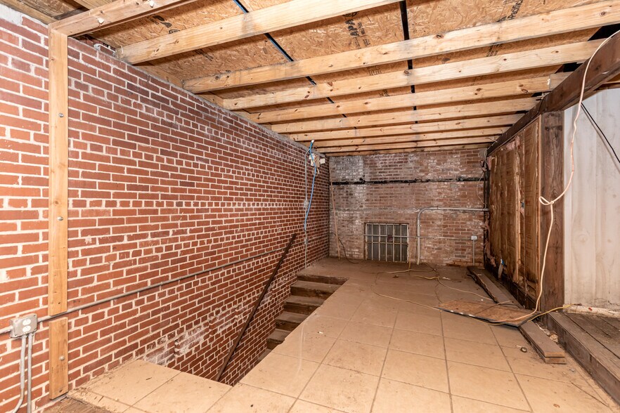 More Photos Of 4914 Main St, Moss Point Storefront For Sale