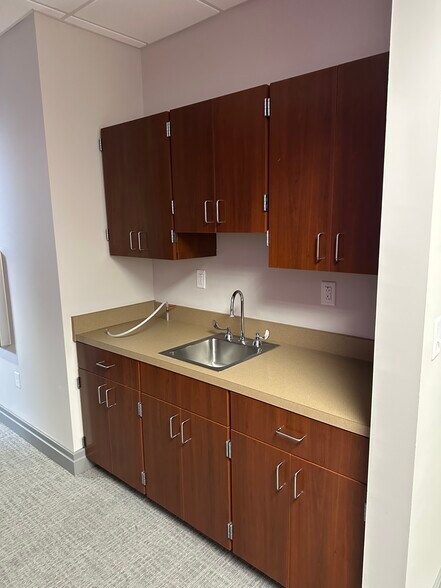 More Photos Of 125 W Romana St, Pensacola Office For Sale