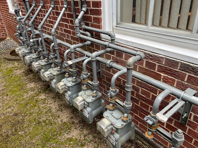 More Photos Of 1 W Main St, Clinton Storefront Retail Office For Lease