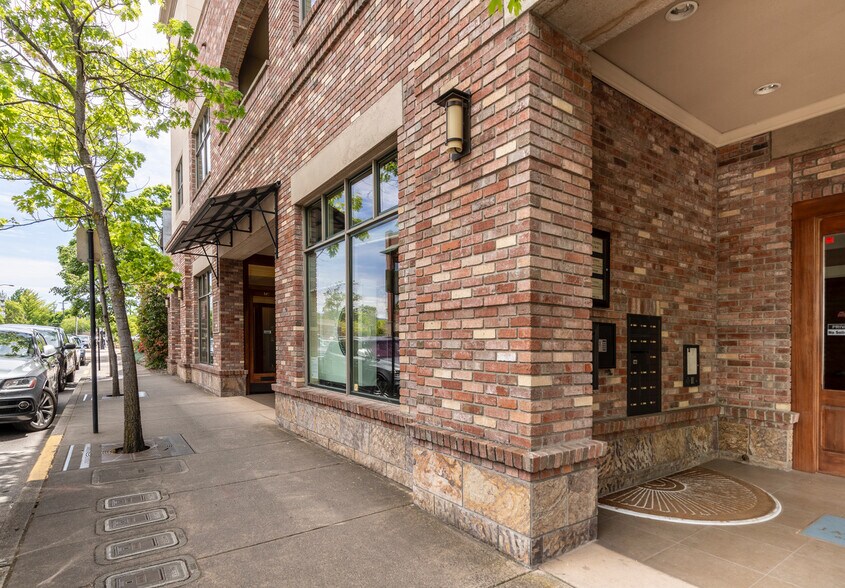 More Photos Of 180 Lithia Way, Ashland Office Residential For Sale