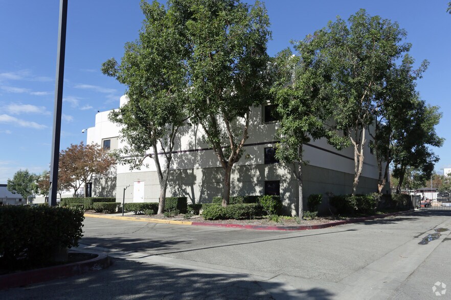 More Photos Of 1773 Wright Ave, La Verne Light Distribution For Lease