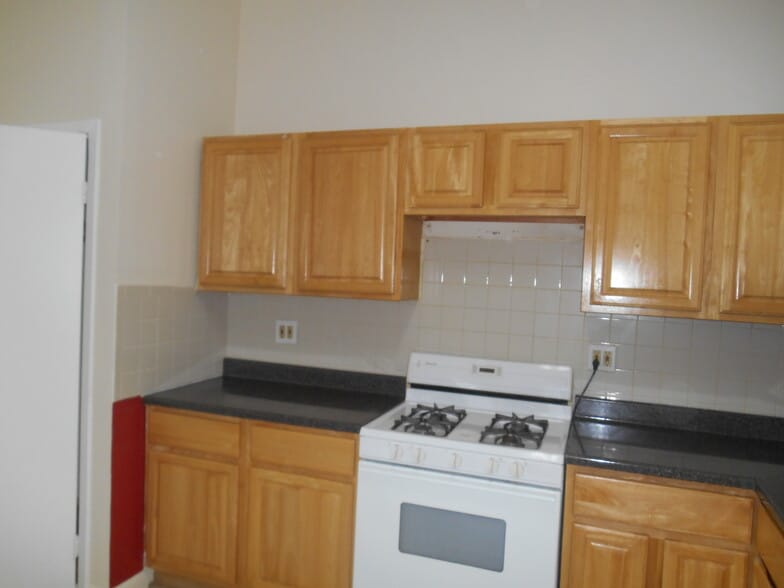 More Photos Of 358 Grove St, Jersey City Storefront Retail Residential For Lease