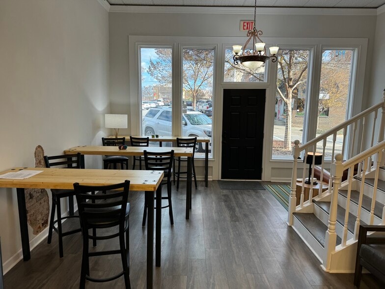 More Photos Of 112 S Maple St, Murfreesboro Office For Lease