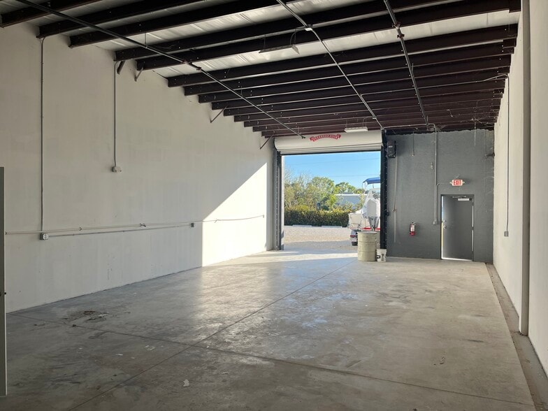 More Photos Of 10161 Mallory Pky, Saint James City Industrial For Lease