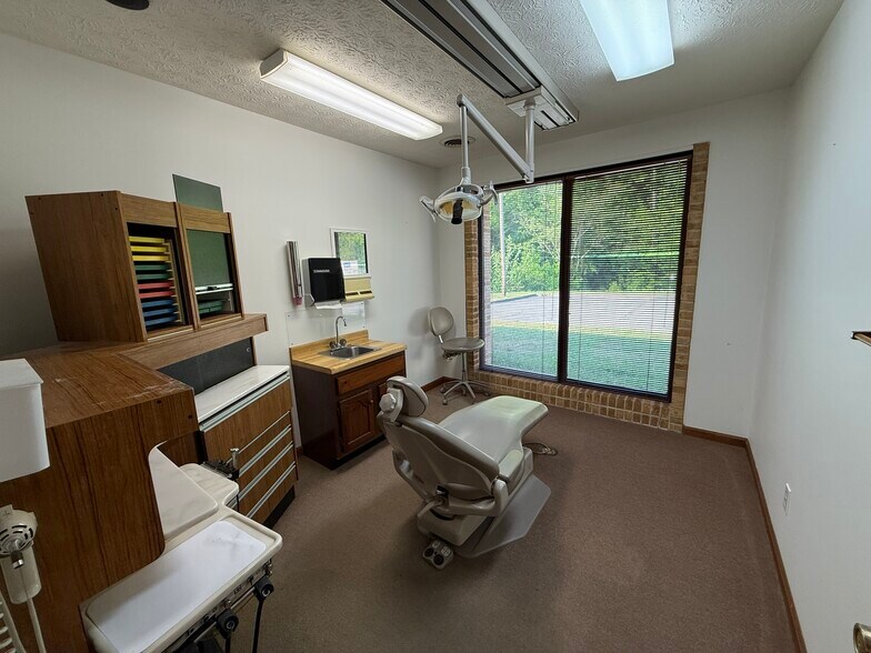More Photos Of 508 Scarboro Ln, Oak Ridge Office For Sale