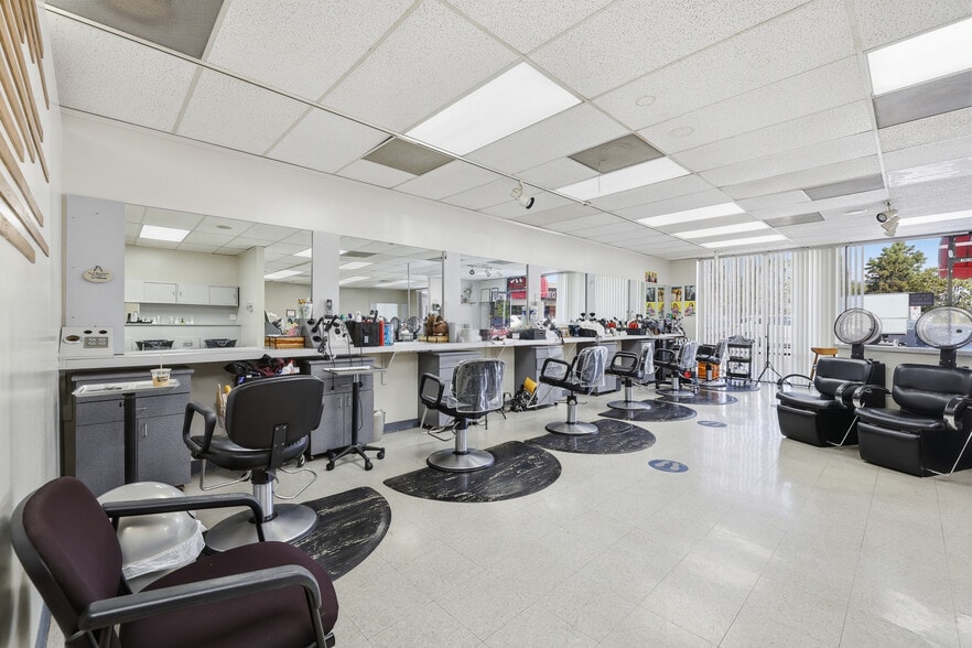 More Photos Of 22720-22742 Roscoe Blvd, West Hills Freestanding For Lease