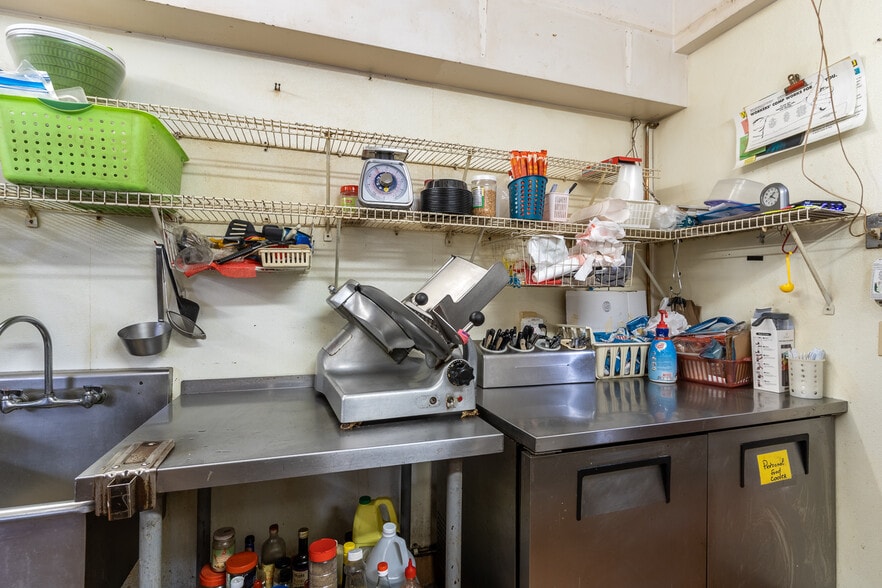 More Photos Of 2441 NW 43rd St, Gainesville Storefront For Sale