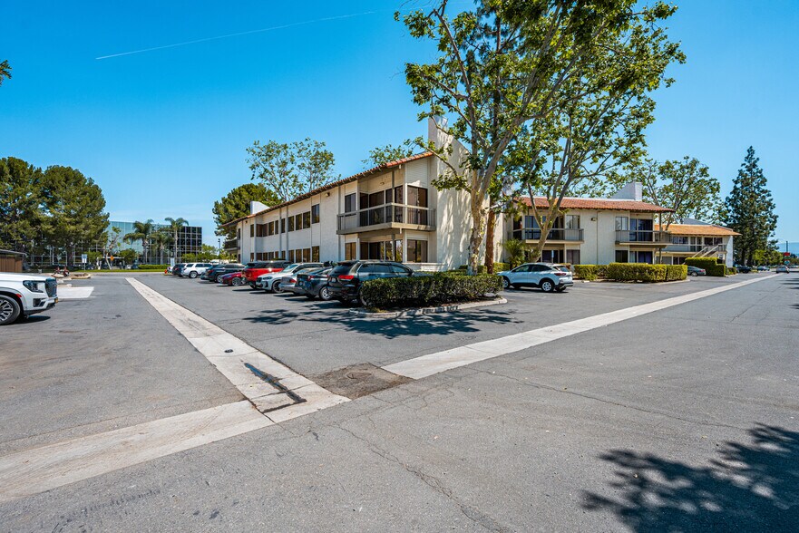 More Photos Of 1820 W Orangewood Ave, Orange Office For Lease