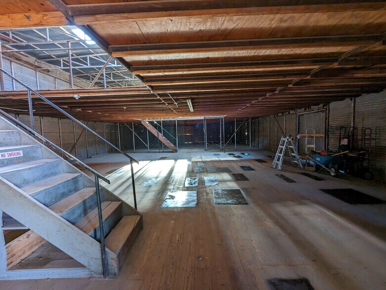 More Photos Of 714 E 2nd St, Odessa Flex For Lease