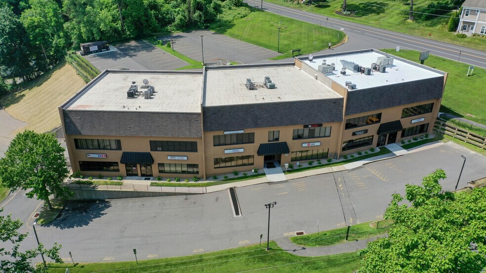 More Photos Of 355 Federal Rd, Brookfield General Retail For Sale