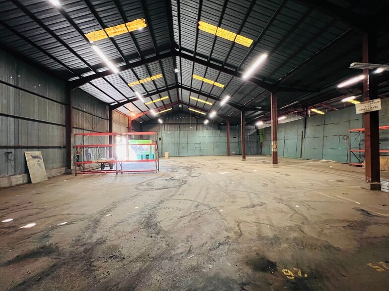 More Photos Of 2219 Fair Park Ave, Los Angeles Warehouse For Lease