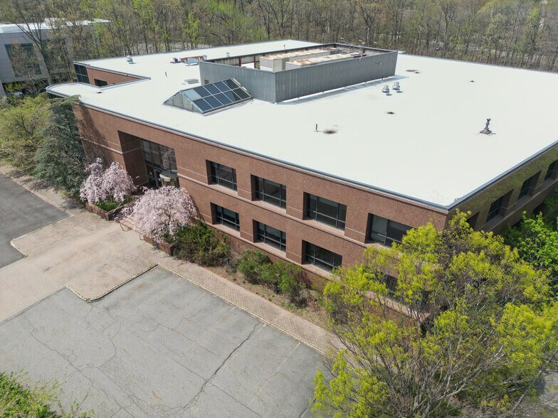 More Photos Of 1000 Sylvan Ave, Englewood Cliffs Office For Sale