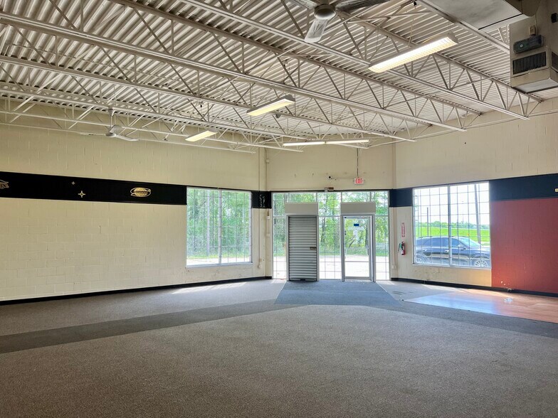 More Photos Of 2850 N Market St, Shreveport Freestanding For Sale