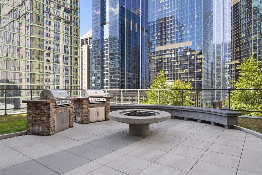 More Photos Of 210 N Wells St, Chicago Apartments For Lease