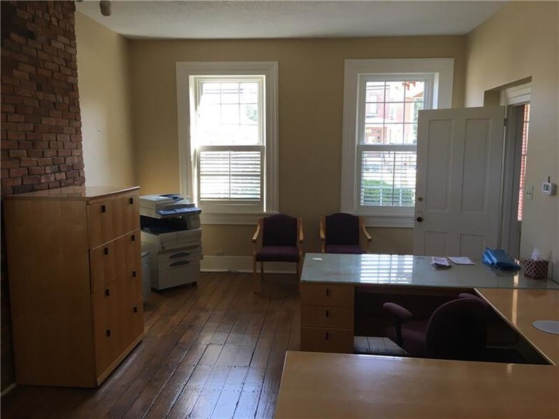 More Photos Of 323 S Main St, Zelienople Office Residential For Lease