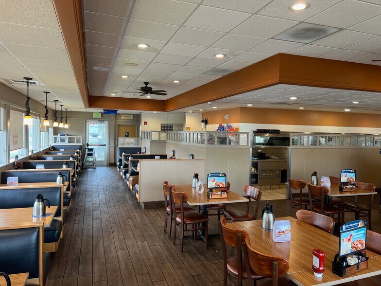 More Photos Of 1347 Kinneman Dr, Bourbonnais Restaurant For Sale