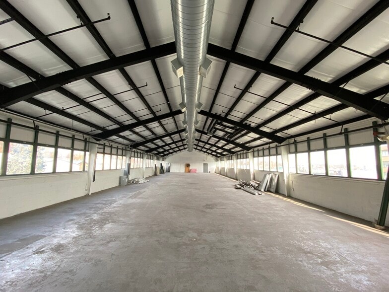 More Photos Of 345 Wilson Ave, Norwalk Warehouse For Lease
