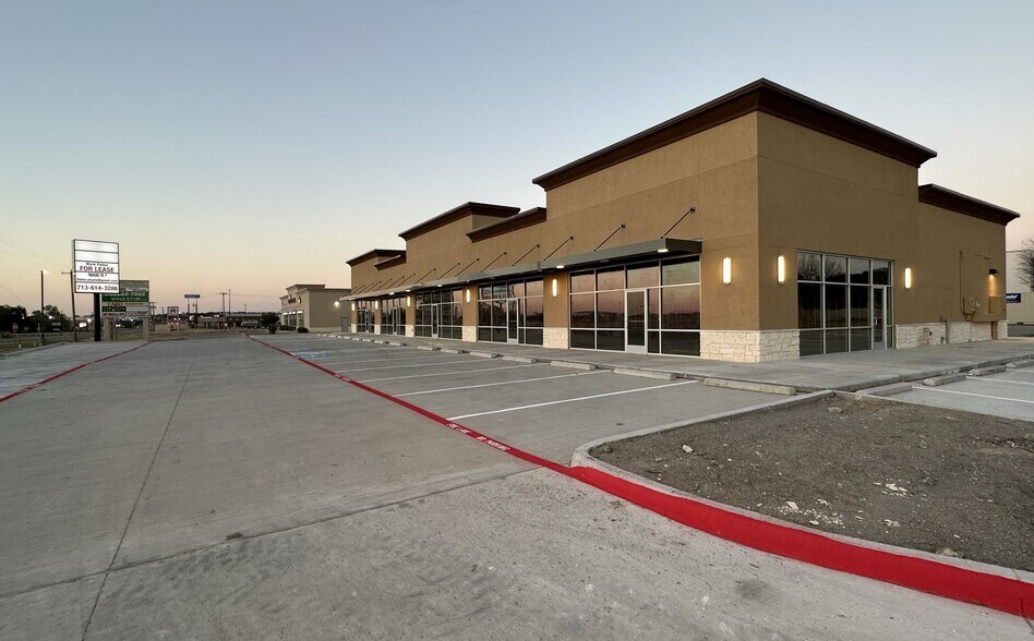 More Photos Of 933 N FM 1821 Rd, Mineral Wells Storefront Retail Office For Lease