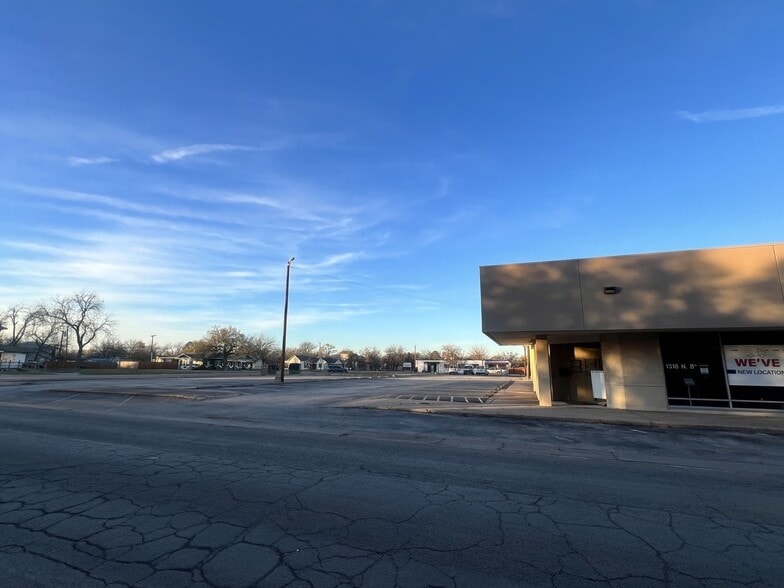 More Photos Of 1318 N 8th St, Abilene Freestanding For Sale