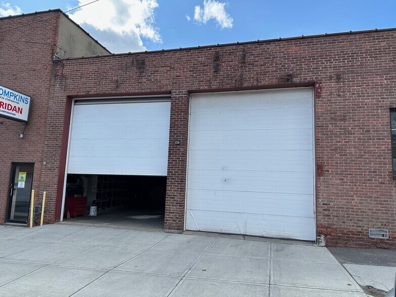 More Photos Of 124 Sheridan Ave, Albany Manufacturing For Sale
