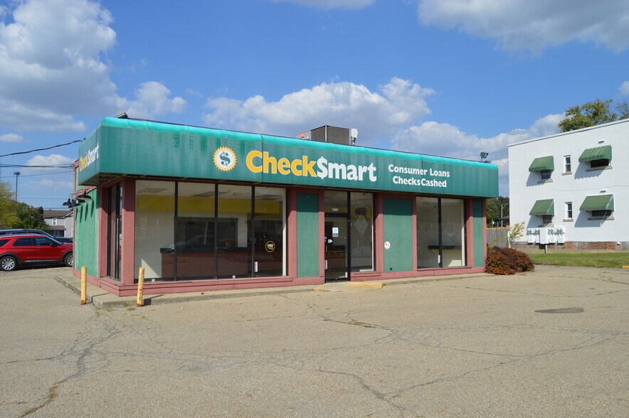Primary Photo Of 1301 E Main St, Lancaster Freestanding For Sale