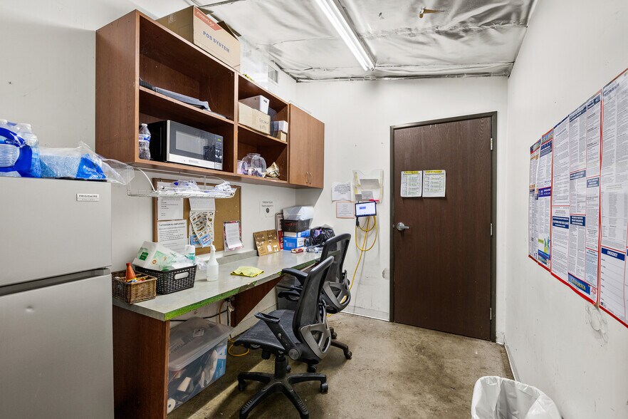 More Photos Of 9403 Las Tunas Dr, Temple City Freestanding For Sale