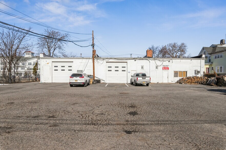 More Photos Of 318 E Main St, Patchogue Freestanding For Sale