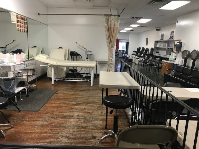 More Photos Of 2520-2522 N Broad St, Philadelphia Showroom For Sale