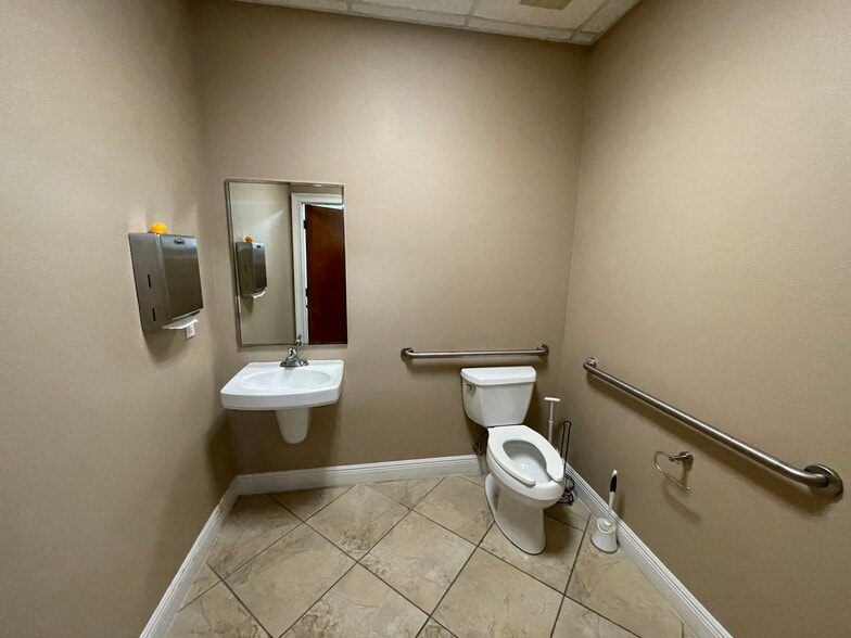 More Photos Of 757 CR 466 #100, Lady Lake Medical For Lease