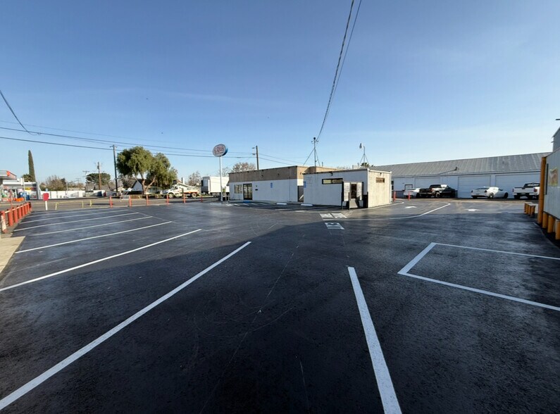More Photos Of 107 W Pacheco Blvd, Los Banos Restaurant For Sale