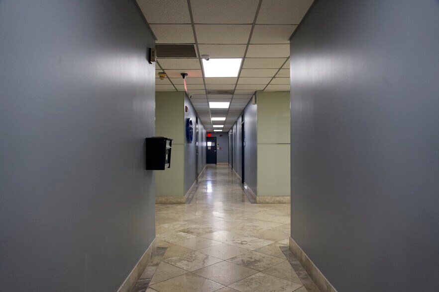 More Photos Of 1250 E Hallandale Beach Blvd, Hallandale Beach Office For Lease