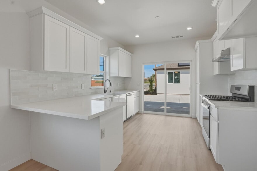 More Photos Of 1646 Clinton St, Delano Multifamily For Sale