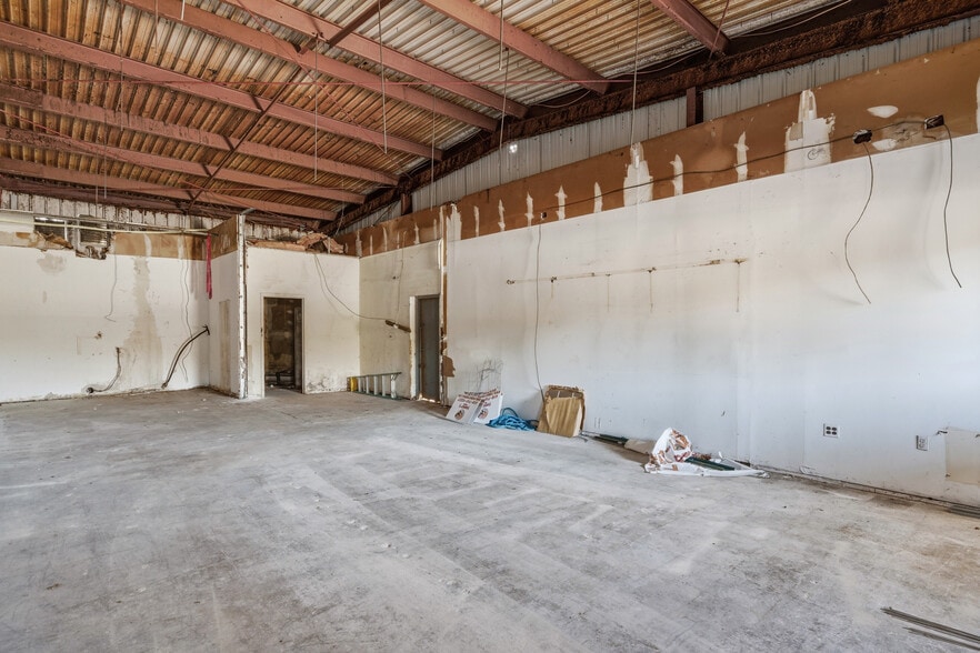 More Photos Of 5472-5486 Southern Maryland Blvd, Lothian Storefront For Sale