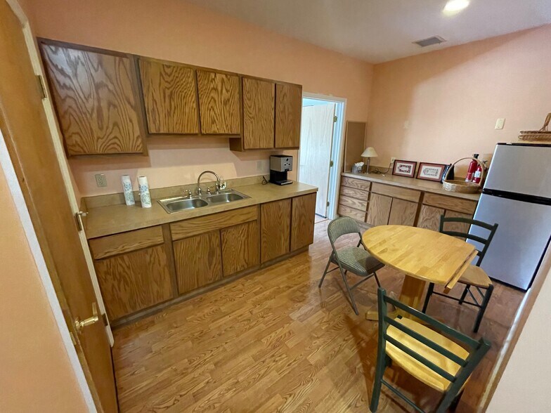 More Photos Of 8607-8609 2nd Ave, Silver Spring Medical For Sale