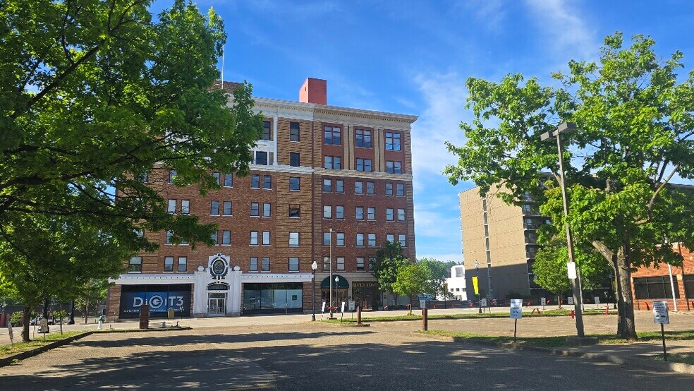 More Photos Of 1108 3rd Ave, Huntington Office For Sale