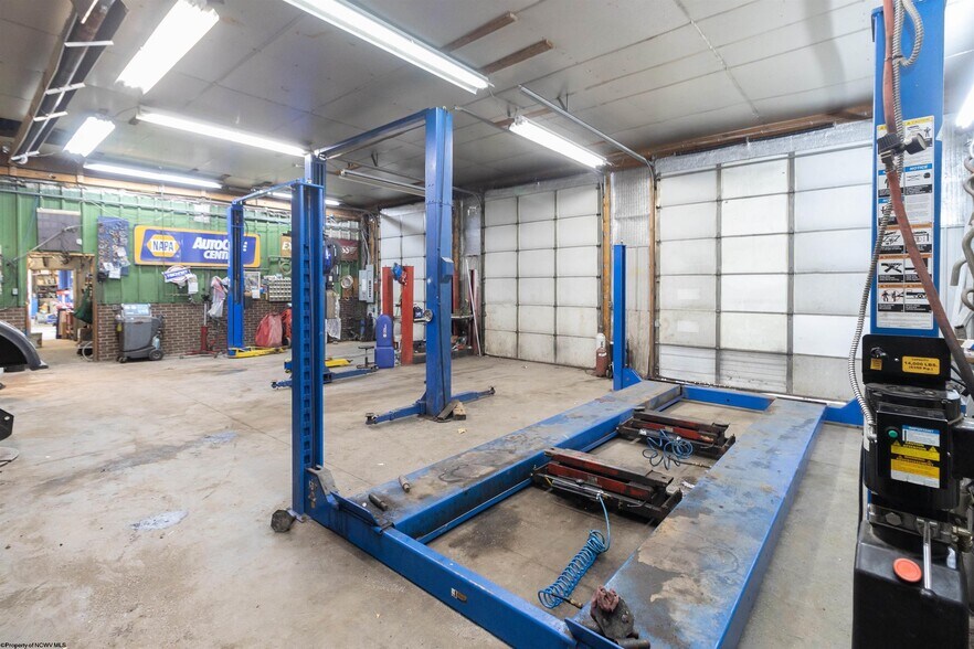 More Photos Of 109 Lodgeville Rd, Bridgeport Auto Repair For Sale